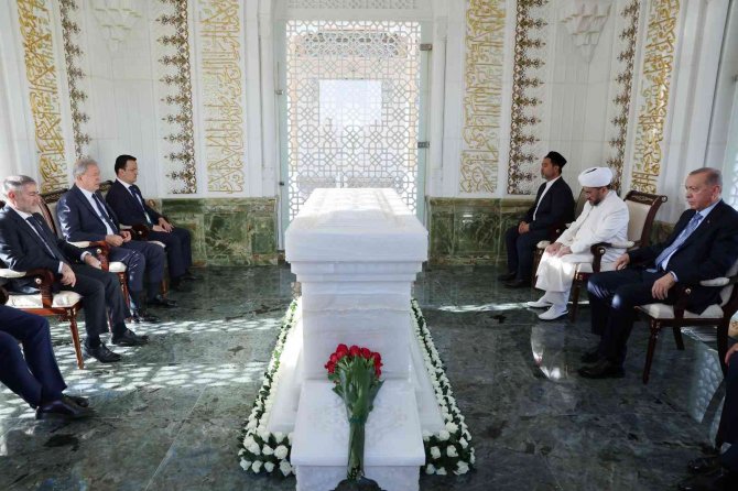 Cumhurbaşkanı Erdoğan, Hz. Hızır Türbesi’ni Ziyaret Etti