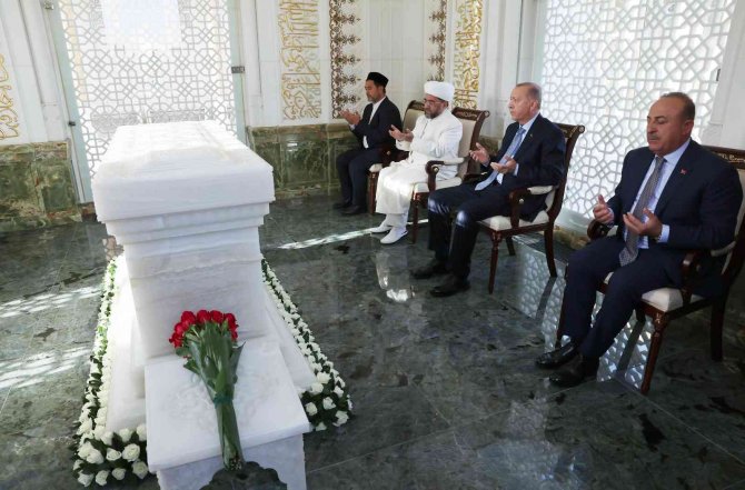 Cumhurbaşkanı Erdoğan, Hz. Hızır Türbesi’ni Ziyaret Etti