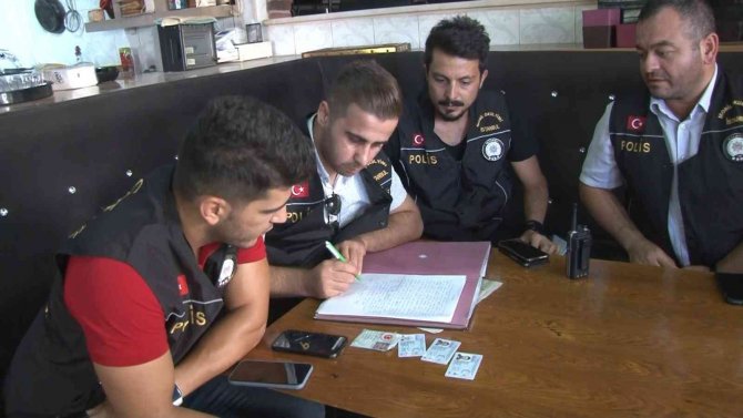 Kahvehanede Polis Denetimi Sırasında Sigara İçtiler, Cezayı Yediler