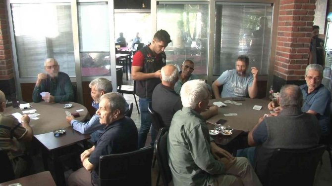 Kahvehanede Polis Denetimi Sırasında Sigara İçtiler, Cezayı Yediler
