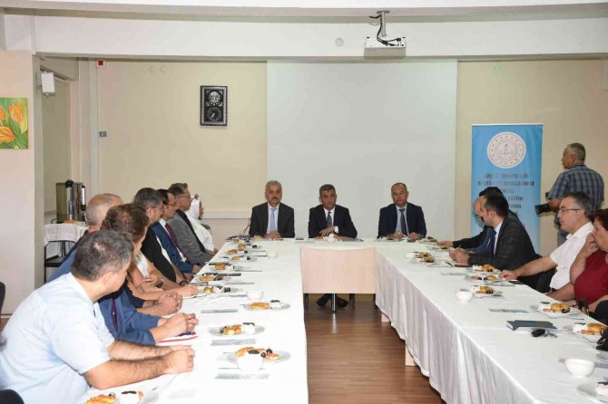 Denizli’de Mesleki Eğitim Değerlendirme Toplantısı Yapıldı