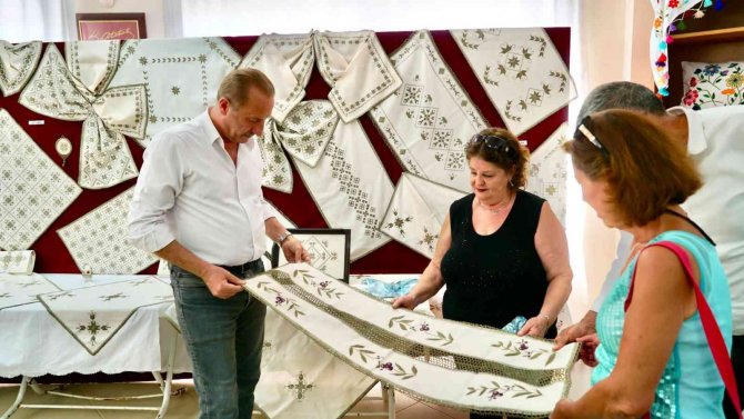 Didim Belediyesi Kursiyerlerinin Sergisi Akbük’te Açıldı