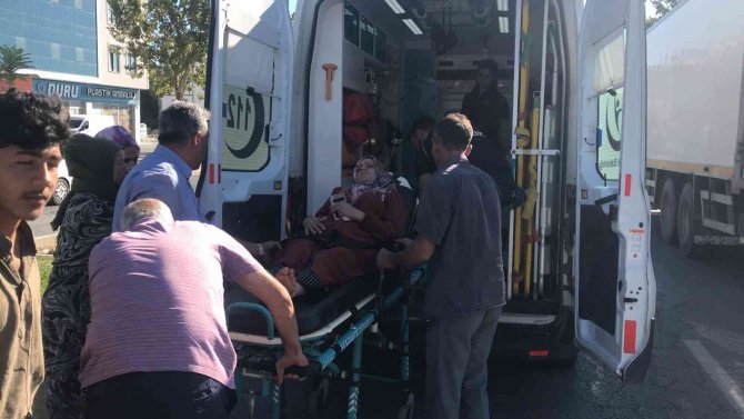 Elazığ’da Yolun Karşısına Geçen Kadına Çarpan Sürücü Kaçtı