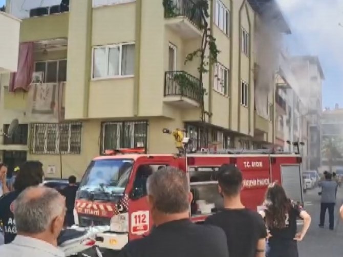 Elektrik Prizinden Çıkan Yangın Korkuttu