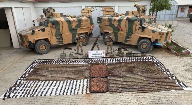 Bakan Soylu Duyurdu: Hakkari’de Terör Örgütünün Cephaneliği Ele Geçirildi