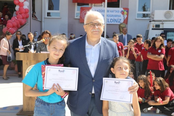 Burhaniye’de İ̇lköğretim Haftası Kutlandı