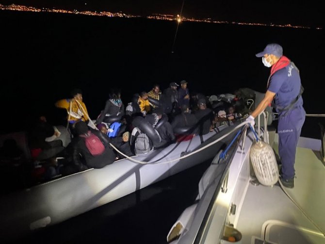 İ̇zmir Açıklarında 66 Düzensiz Göçmen Kurtarıldı, 35’i Yakalandı