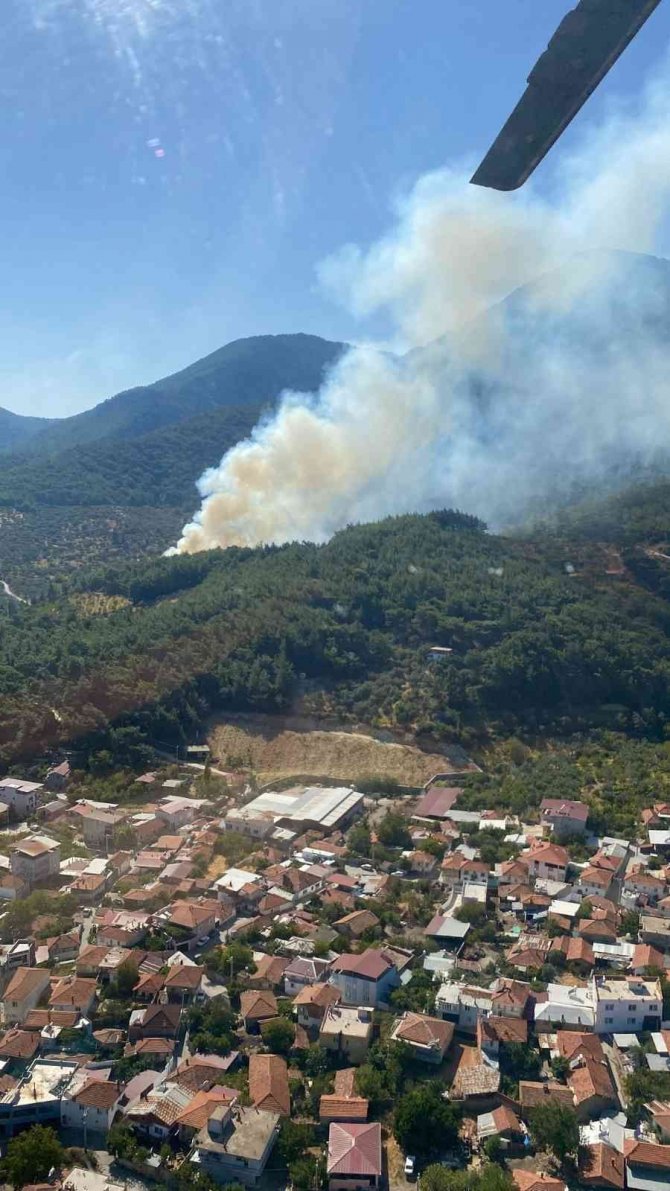 İ̇zmir’de Çıkan Yangın Kontrol Altına Alındı