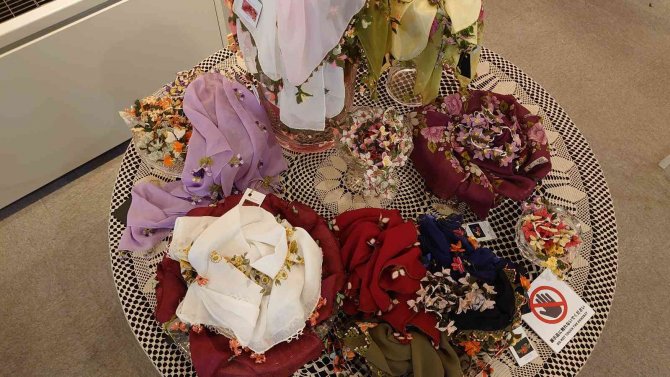 Japonların Yaptığı İğne Oyaları Tokyo’da Sergileniyor