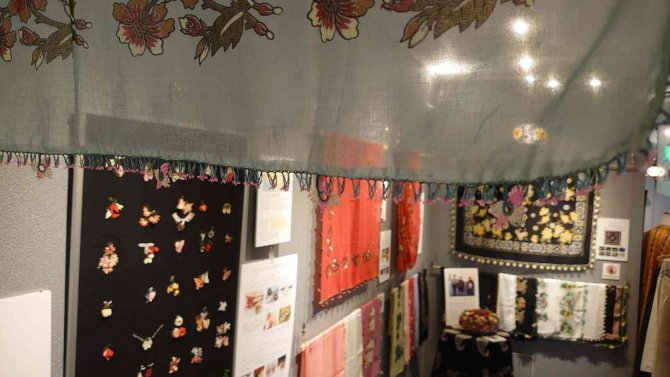 Japonların Yaptığı İğne Oyaları Tokyo’da Sergileniyor