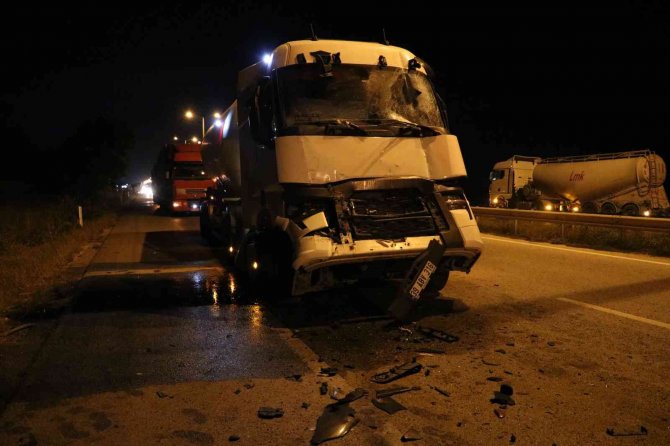 Kapıkule Yolunda 2 Tır Çarpıştı: 1 Yaralı