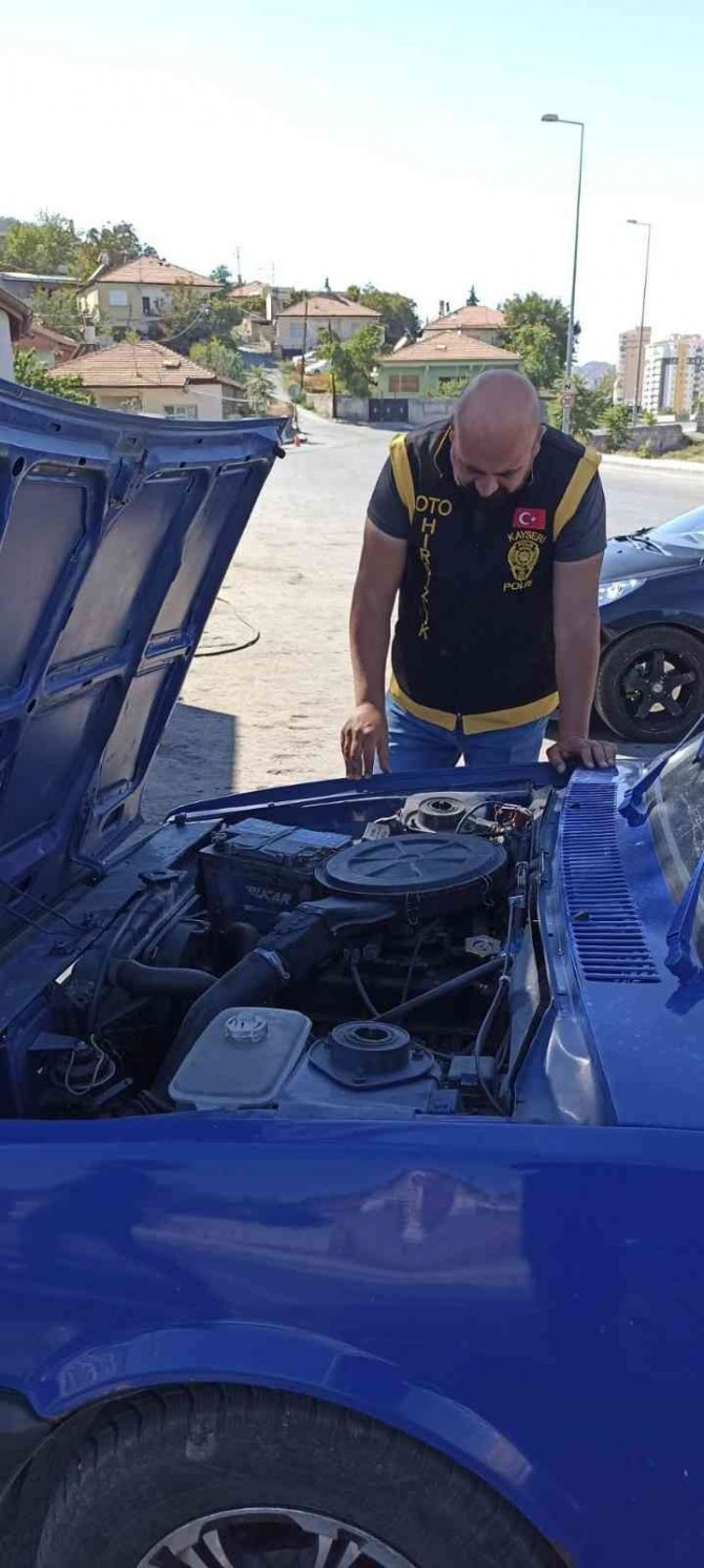 Polisten ’Kuş’ Grubu Araçlara Ve Motosikletlere Denetim