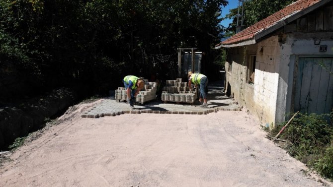 İ̇negöl’ün Mahalleleri Parke Taşlarıyla Kaplanıyor