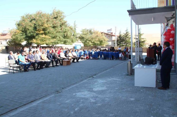 Yunak’ta İ̇lköğretim Haftası Kutlandı