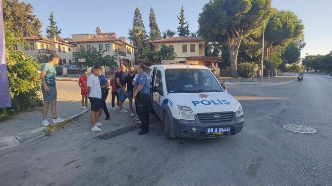 Marketteki Kediye Şiddet Uyguladığı İleri Sürülen Bir Kişi Kendisine Müdahale Eden 2 Kişiyi Bıçakla Yaraladı