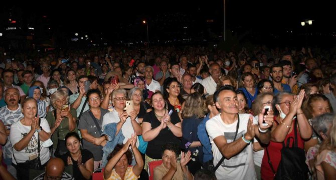 Kuşadası’nda Hüseyin Turan’dan Müzik Ziyafeti