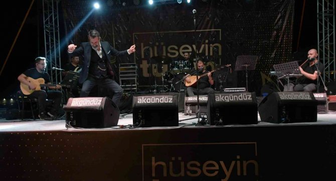 Kuşadası’nda Hüseyin Turan’dan Müzik Ziyafeti