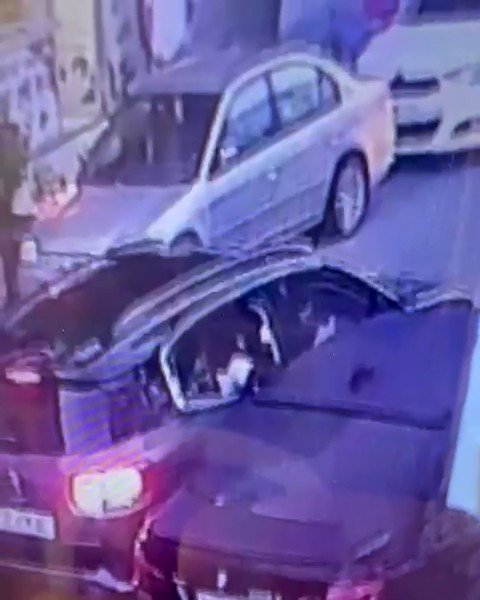 Lüks Araçtan Yaklaşık 400 Bin Tl Hırsızlık Kamerada