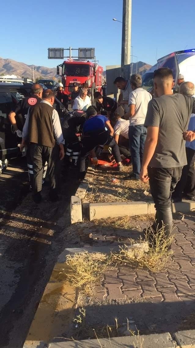 Malatya’da İki Araç Çarpıştı: 3 Yaralı