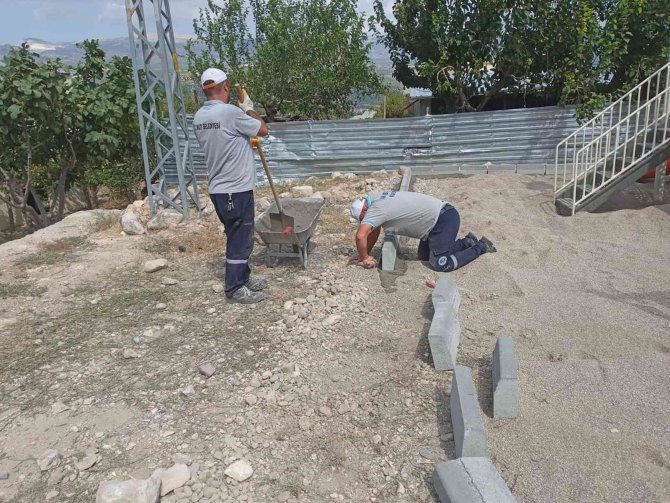 Mut’ta Parklarda Temizlik Ve Onarım Çalışması Yapılıyor