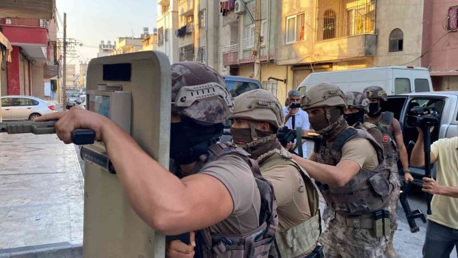 Mersin’de Belediye Çalışanlarına Pkk Operasyonu