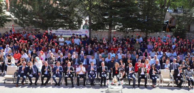 Nevşehir’de Protokol Üyeleri ‘İ̇lköğretim Haftası’ Kutlama Programına Katıldı