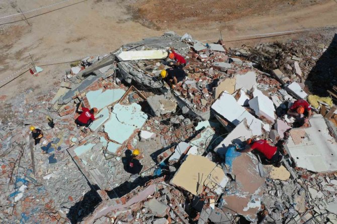 Pendik’te Gerçeğini Aratmayan Deprem Tatbikatı