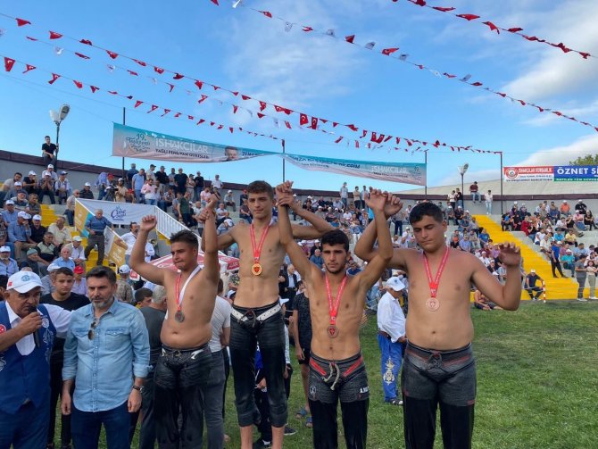 Sakaryalı Pehlivanlar Başarıya Doymuyor