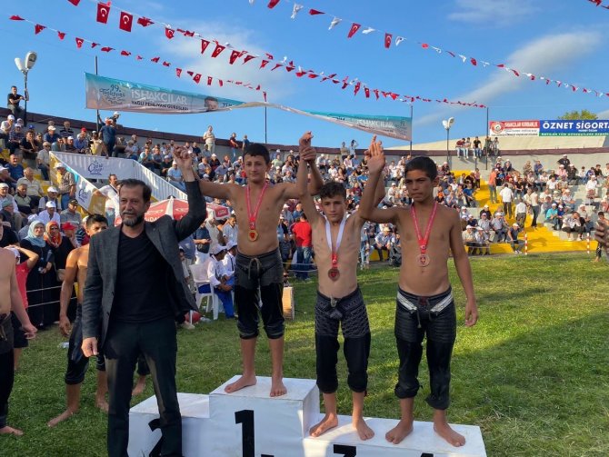 Sakaryalı Pehlivanlar Başarıya Doymuyor
