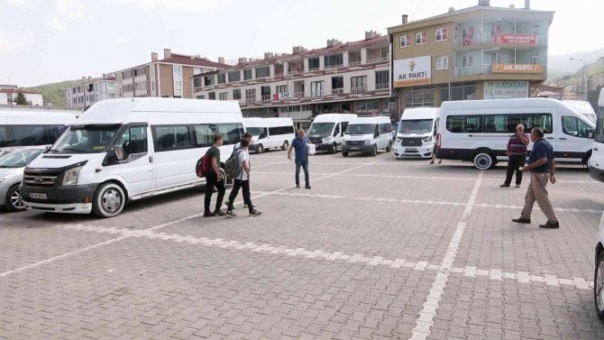 İ̇lçe Minibüsleri Şehre Girmek İçin Gün Sayıyor
