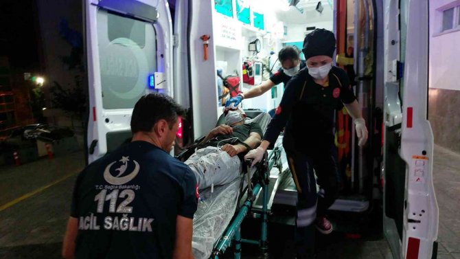 Parkta Bıçaklı Saldırı: 2 Yaralı