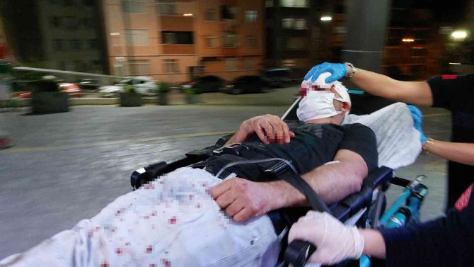 Parkta Bıçaklı Saldırı: 2 Yaralı