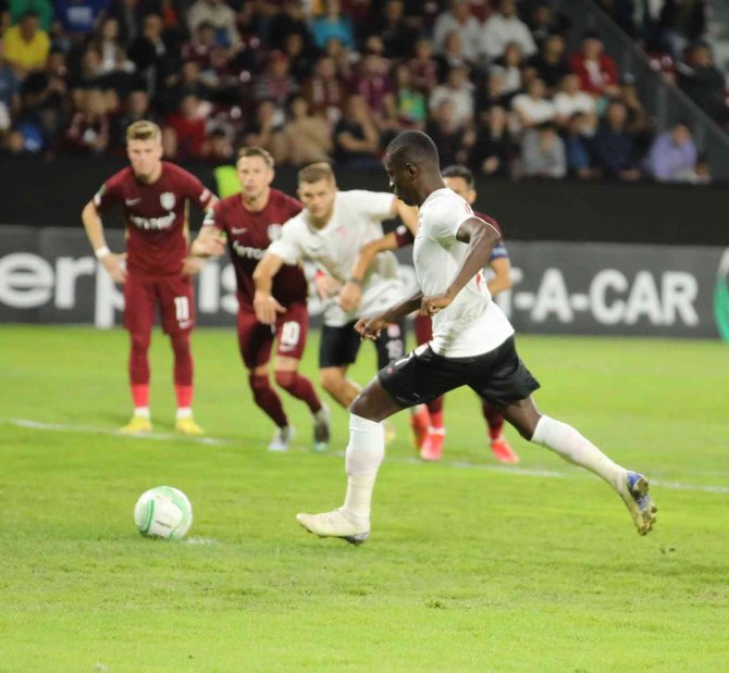 Max Gradel Gol Sayısını 3’e Çıkardı