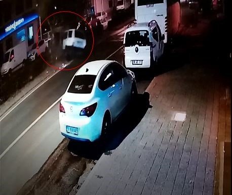 Alkollü Sürücünün Kullandığı Otomobilin Hurdaya Döndüğü Kaza Kamerada