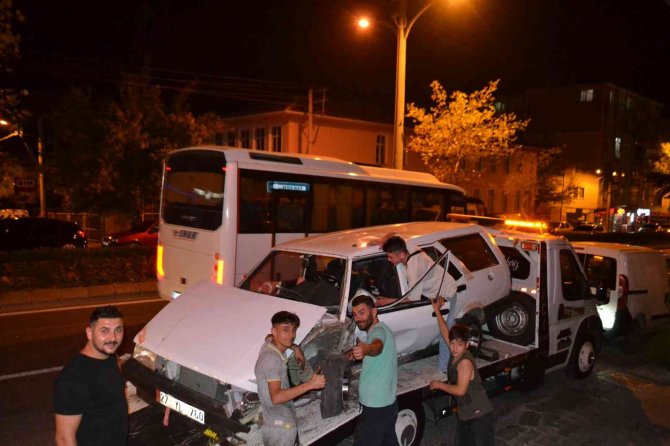 Alkollü Sürücünün Kullandığı Otomobilin Hurdaya Döndüğü Kaza Kamerada