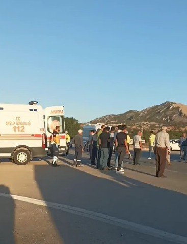 Tokat’ta Okul Servisi İle Hafif Ticari Araç Çarpıştı: 10 Yaralı