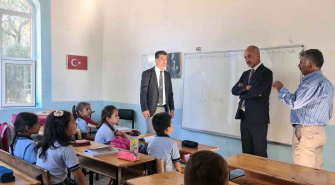 Yk Enerji’den Köy Okulundaki Öğrencilere Kırtasiye Set