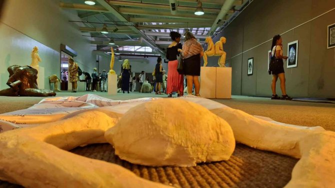 Yüksek Lisans Öğrencisinin Sergisi Açıldı