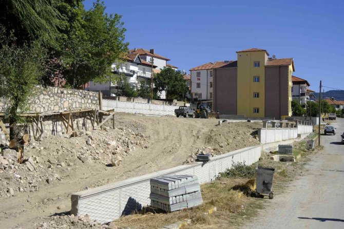 Akdağmadeni Belediyesi İlçeye Yeni Park Kazandırıyor