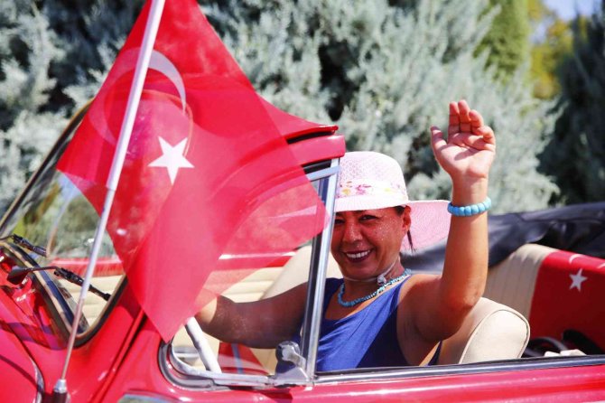 Antalya Caddeleri ‘Hobifest 2022’ Korteji İle Renklendi