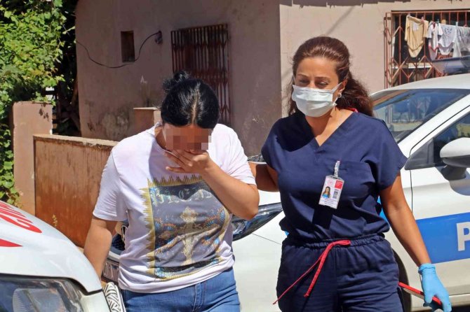 Eşi Ve Çocuklarını Ekmek Bıçağıyla Rehin Aldı, Gözaltına Alınınca ’Karakola Götüre Götüre Evde Bıçak Kalmadı" Dedi
