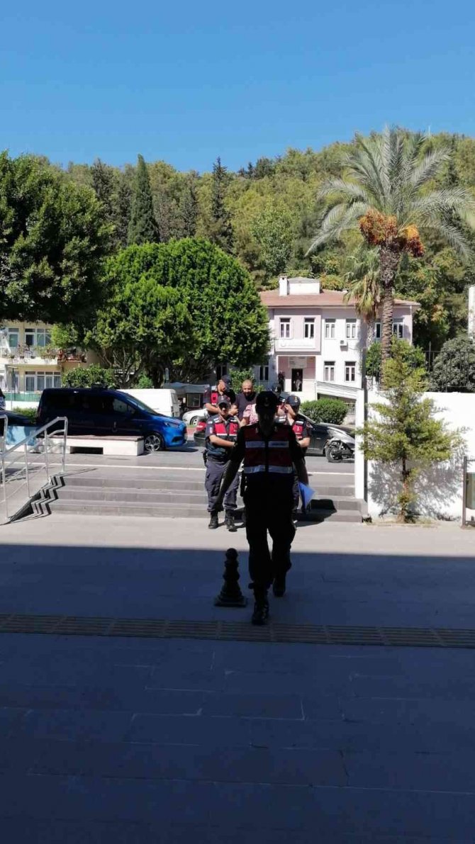 Anne Ve Kızına Zorla Fuhuş Yaptıran 3 Kişi Tutuklandı