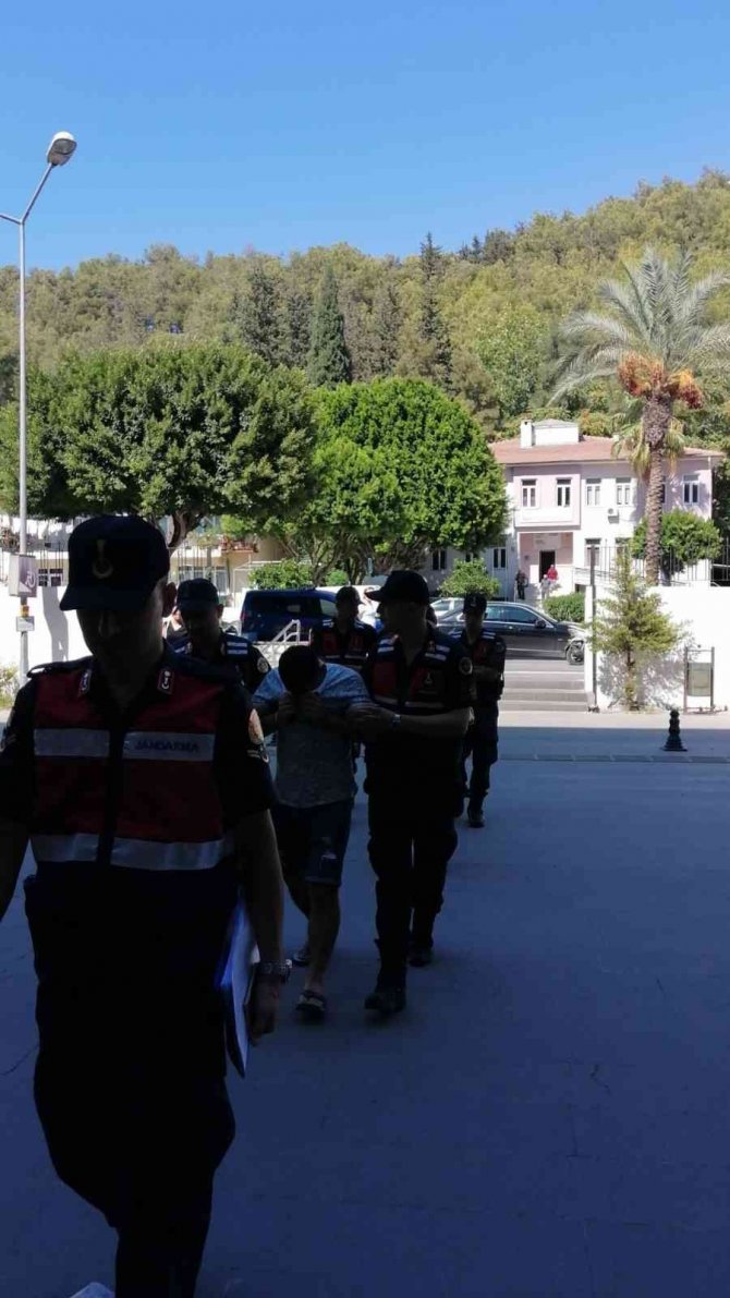 Anne Ve Kızına Zorla Fuhuş Yaptıran 3 Kişi Tutuklandı