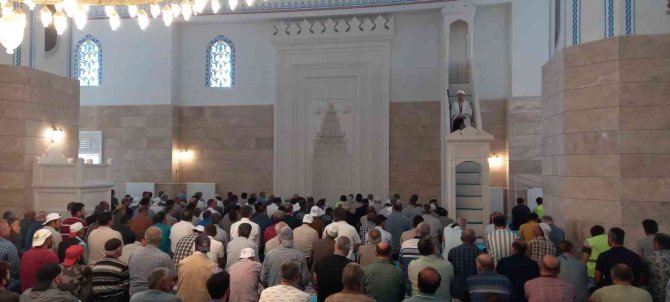 Yusufeli’nin Yeni İlçe Merkezinde İlk Cuma Namazı Kılındı