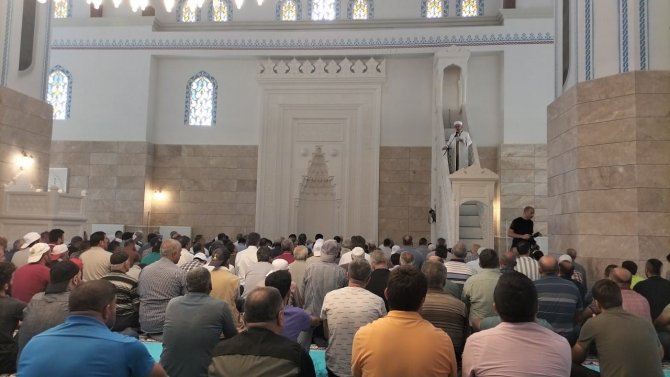 Yusufeli’nin Yeni İlçe Merkezinde İlk Cuma Namazı Kılındı