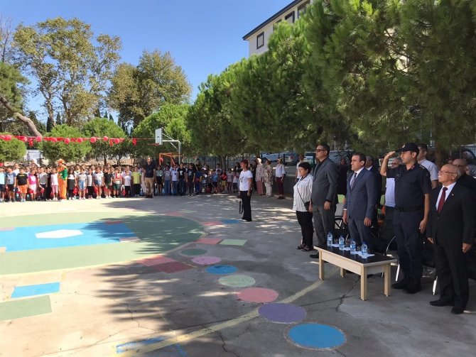 Edremit’te İlköğretim Haftası Kutlama Programı Yapıldı