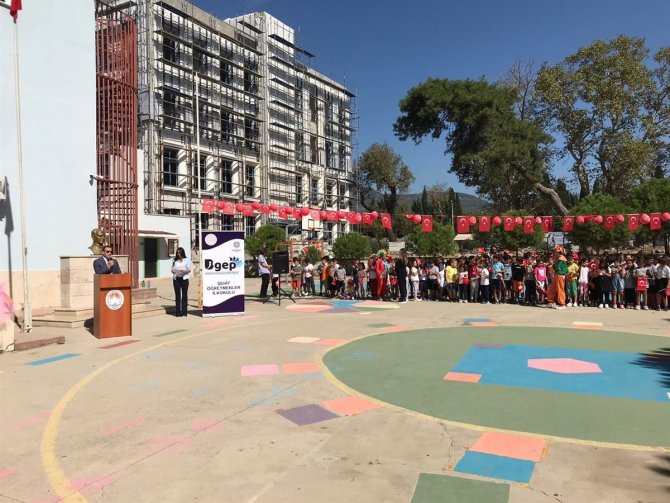 Edremit’te İlköğretim Haftası Kutlama Programı Yapıldı