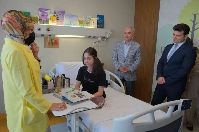 Hastane Sınıfı İle Hem Eğitimleri Hem Tedavileri Devam Ediyor