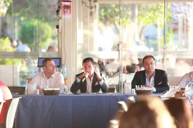 Başkan Aras Muhtarlarla Buluştu