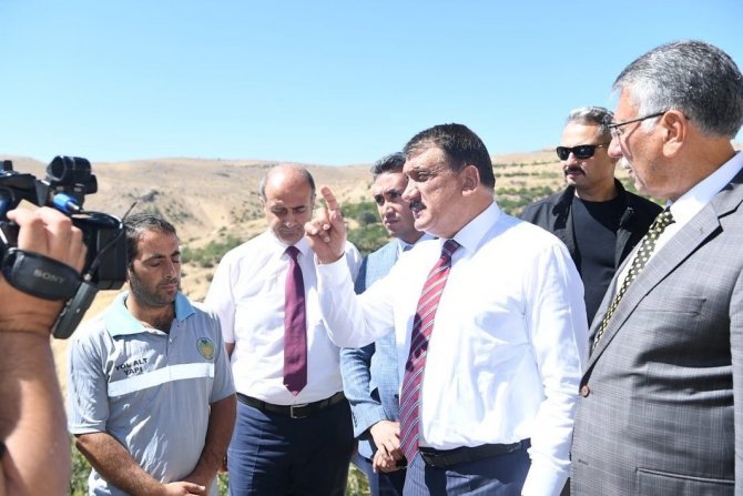 Başkan Gürkan, Erecek Mahallesinde İncelemelerde Bulundu